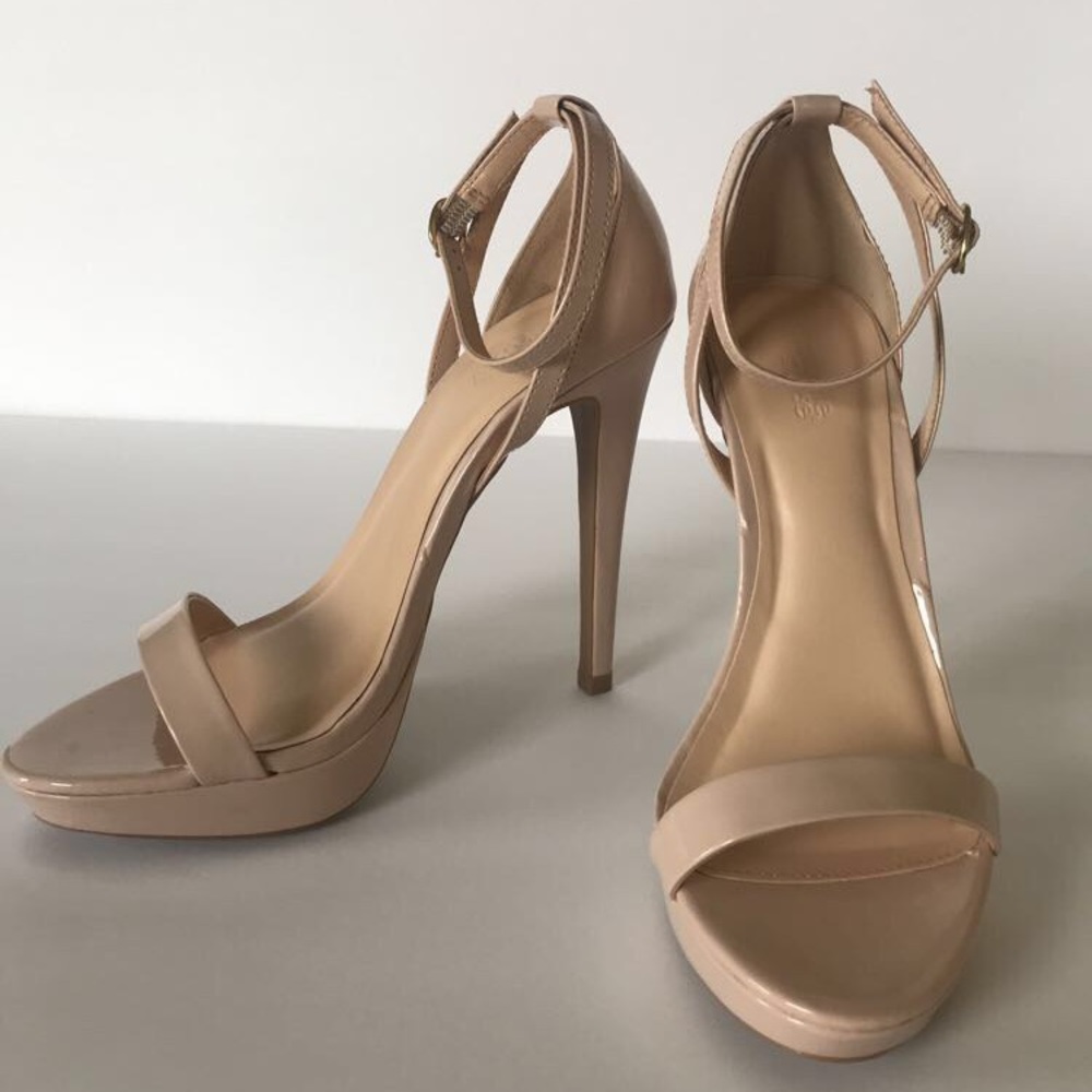 High Heeled Pumps 👠 - Picture 2 of 4